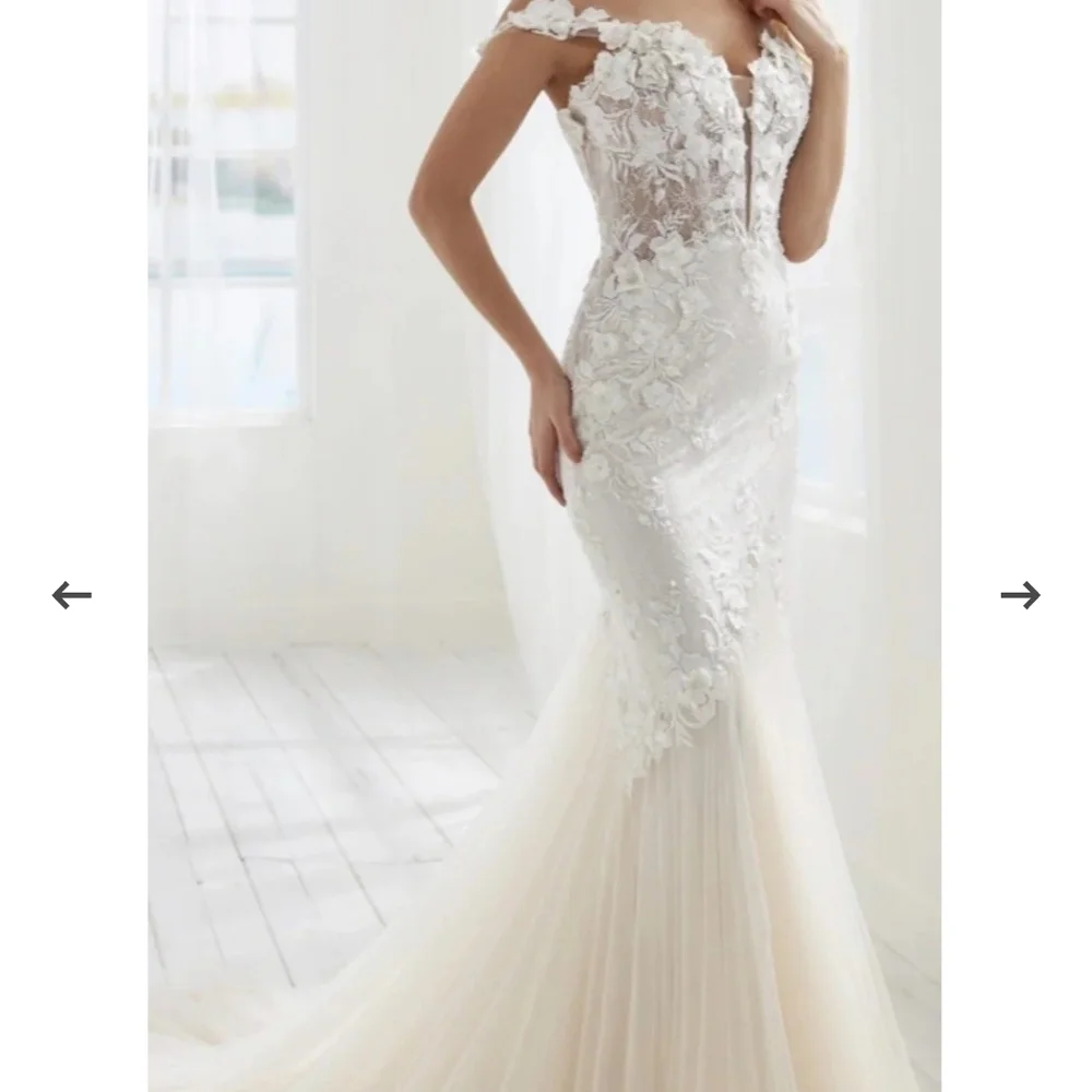 Wedding Gown- Make Me An Offer- Exquisite Floral Lace Bridal Gown. - Picture 1 of 8